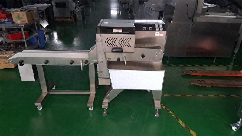 鹵肉切塊機(jī)能給豬牛肉、牛雜、臘腸臘肉等熟肉切片加工